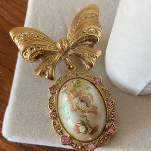 1928 Gold Brooch with Pink Floral Accents